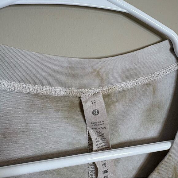 Lululemon All Yours Tie Dye Shoulder Cut Out Tee Size 12 - Picture 4 of 7